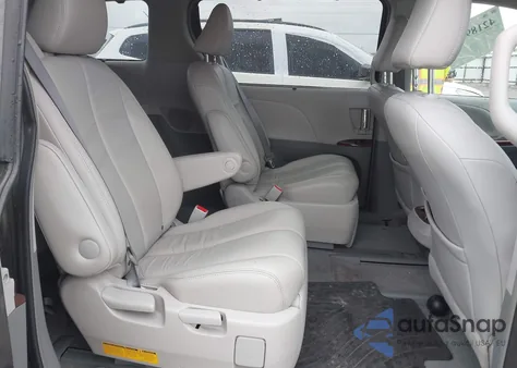 2014 Toyota Sienna Xle 7 Passenger z USA, uszkodzony, nr VIN 5TDDK3DC2ES083680